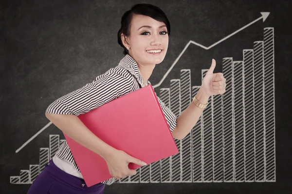 Businesswoman holding red folder — Stock Photo, Image