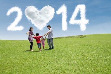 mutlu aile kutlama yeni yıl 2014