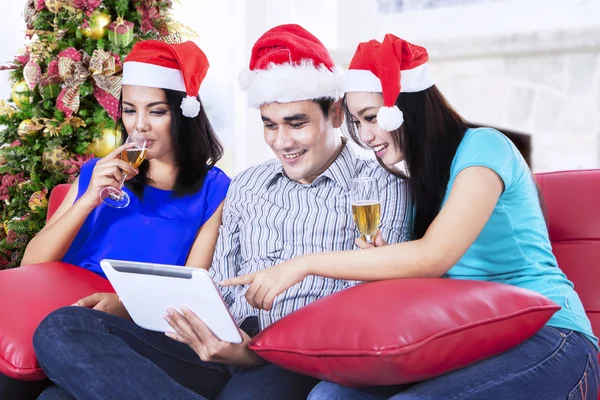 Three young asian friends drink champagne at home — Stock Photo, Image