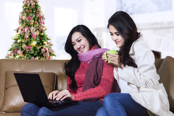 Happy winter girl using a laptop — Stock Photo, Image