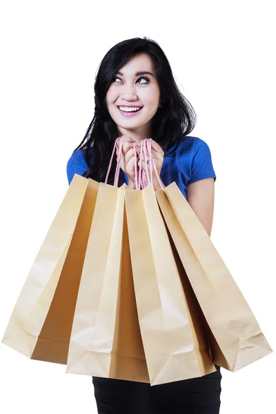 Mujer joven con bolsas de compras — Foto de Stock