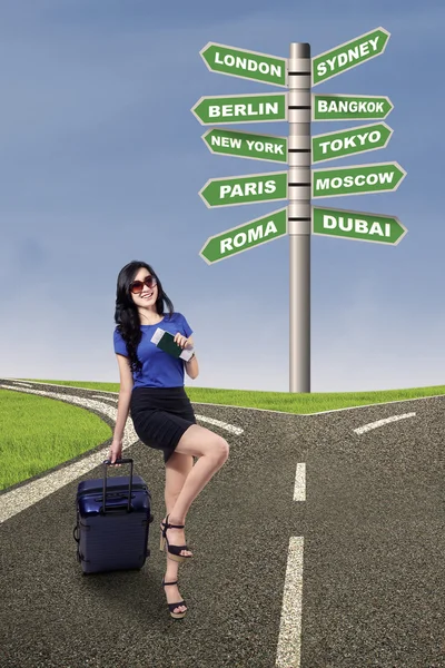 Young woman with suitcase — Stock Photo, Image