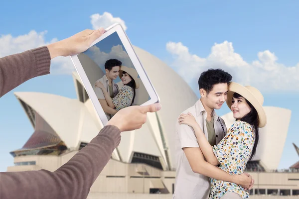 Asiático casal tirar foto no Sydney Opera House — Fotografia de Stock