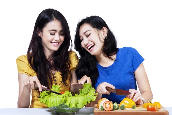 Two friend prepare salad — Stock Photo, Image
