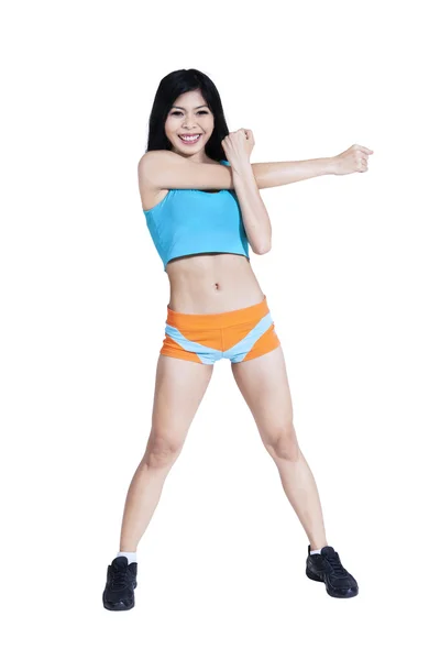 Schönes junges Mädchen macht Stretching-Übung — Stockfoto