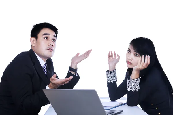 Mujer de negocios y hombre Trabajando juntos —  Fotos de Stock