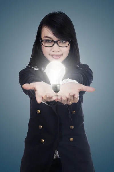 Businesswoman with light bulb — Stock Photo, Image