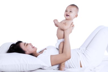 Şirin Bebek ve annesi beyaz izole