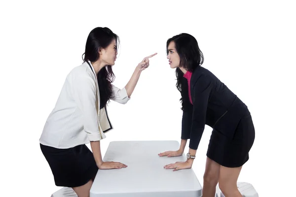 Businesswomen having a fight — Stock Photo, Image