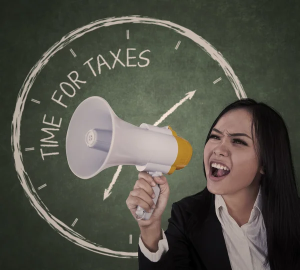 Announcement time for taxes — Stock Photo, Image