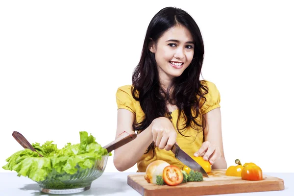 Happy woman making salad — Stock Photo, Image