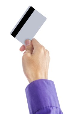 Bir kredi kartı tutuyor.