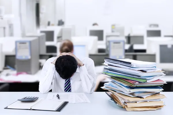 Stressiger Geschäftsmann — Stockfoto