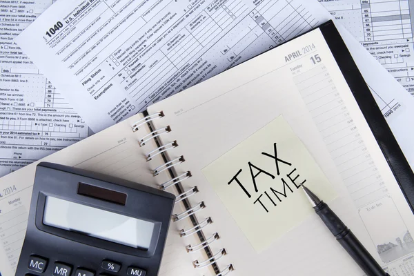 Tax time written on the agenda — Stock Photo, Image