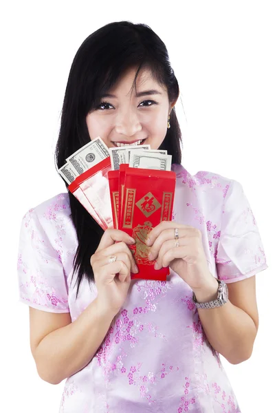 Woman holding red packet gift — Stock Photo, Image