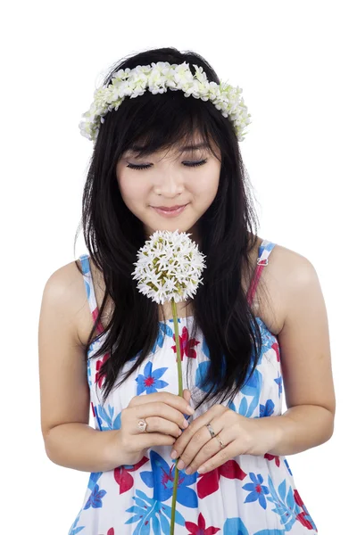 A woman smelling flower — Stock Photo, Image