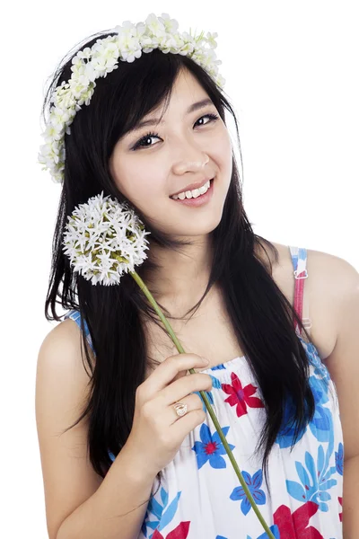 Jong meisje met een bloem — Stockfoto