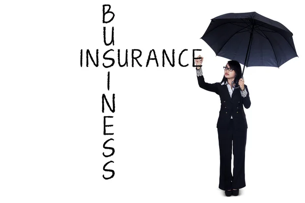 Femme d'affaires écrivant concept d'assurance — Photo