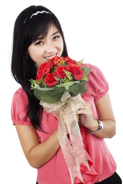 Valentín mujer sosteniendo flores sonriendo feliz — Foto de Stock