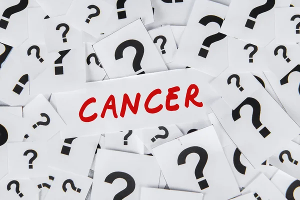 Parola sul cancro e punti interrogativi — Foto Stock