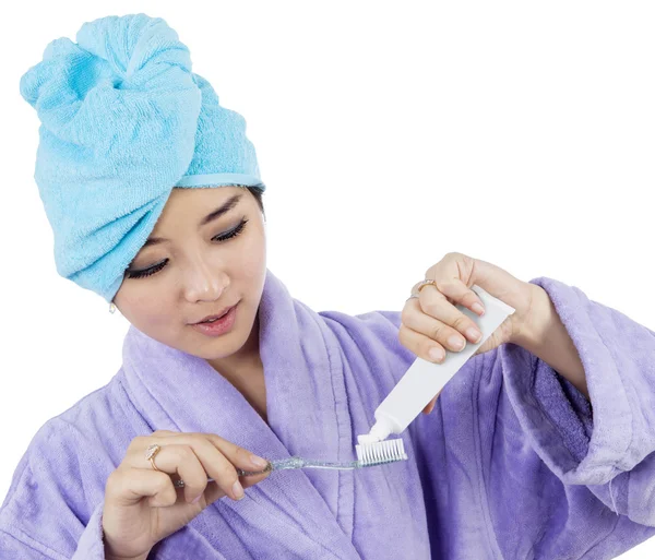 Young woman holding a toothbrush — Stock Photo, Image