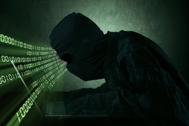 bir dizüstü bilgisayarda yazarak hacker