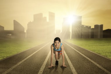 start çizgisinde kadına