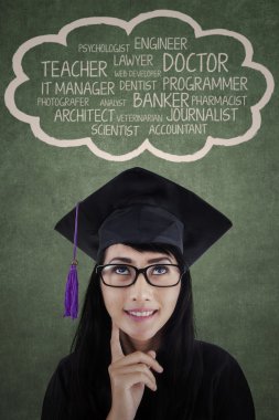 gelecekteki kariyer düşünmeye kadın diploma