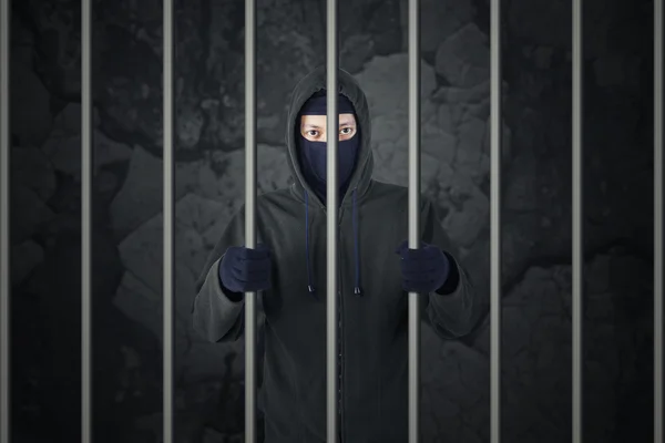 Criminoso na cadeia — Fotografia de Stock