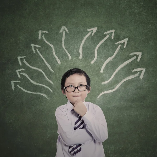 Business boy thinking on arrow signs — Stock Photo, Image