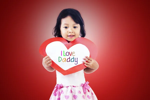 Ragazza dare love card a papà — Foto Stock