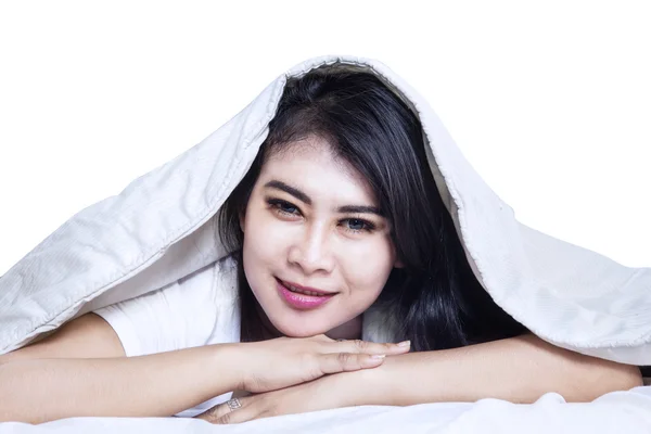 Happy asian woman under the blanket — Stock Photo, Image