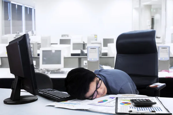 Tired businessman sleeping on the desk — Stock Photo, Image