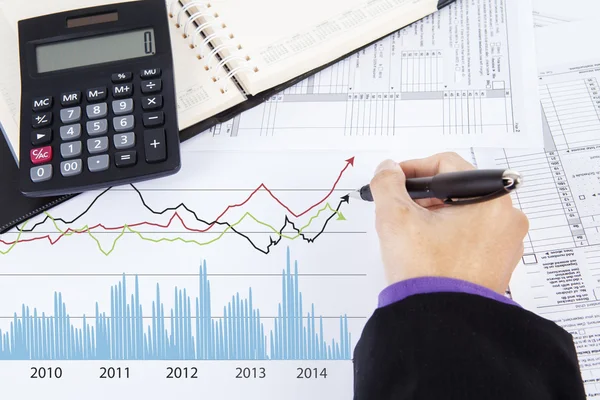 Businessman examining financial charts 1 — Stock Photo, Image