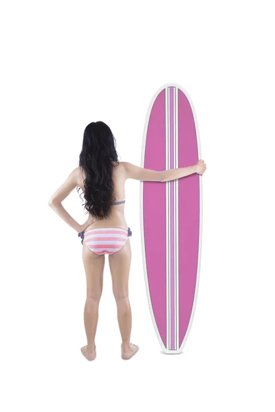 Mladá žena s Surf izolované — Stock fotografie