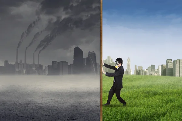 Businessman change the environment 1 — Stock Photo, Image
