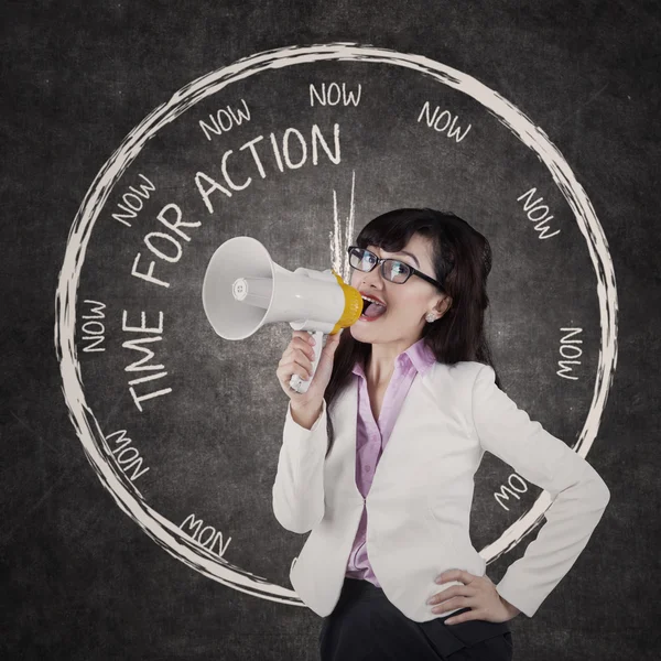 Businesswoman announcing an order — Stock Photo, Image