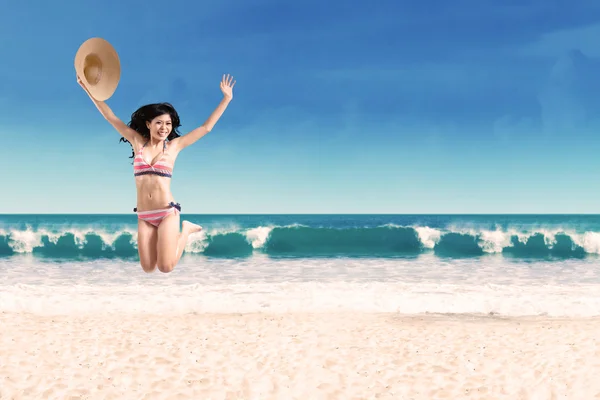 Excited woman leaping at beach 2 — Stock Photo, Image