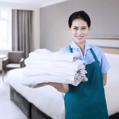 otel odasında hizmetçi otel