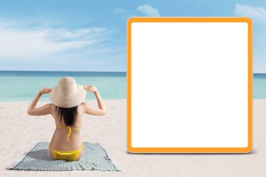boşaltmak plajda seksi kız