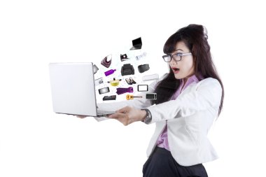 Hayret kadın Online ürünleri arıyor
