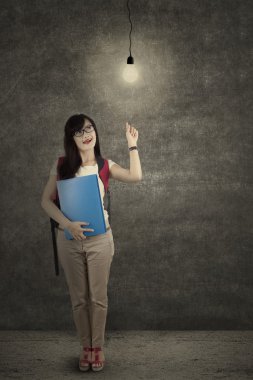 tam uzunlukta öğrenci parlak fikir 1 Başlarken