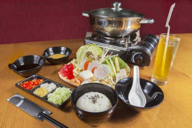 Japon lezzetli sushi set 2