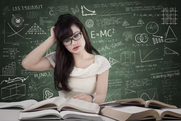 Confused student reading many books — Stock Photo, Image