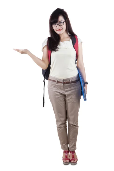 Female college student presenting copyspace — Stock Photo, Image