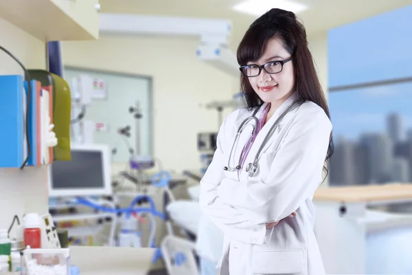 Female physician in hospital — Stock Photo, Image