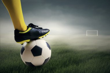 futbolcu topa hazır