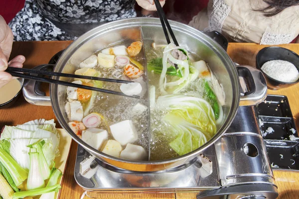 Kadınlar Japon gıda hazır — Stok fotoğraf