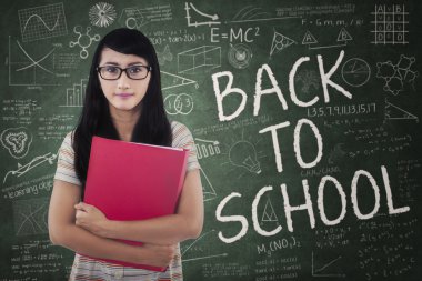 güzel Asyalı öğrenci sınıf 4