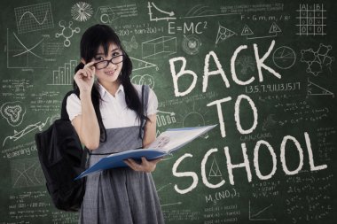 güzel Asyalı öğrenci sınıf